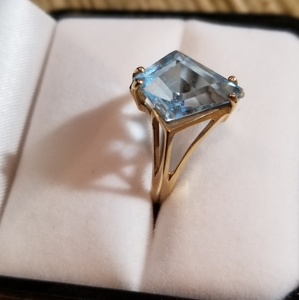 Blue Topaz over 5 carat 10k gold ring - Picture 3 of 10